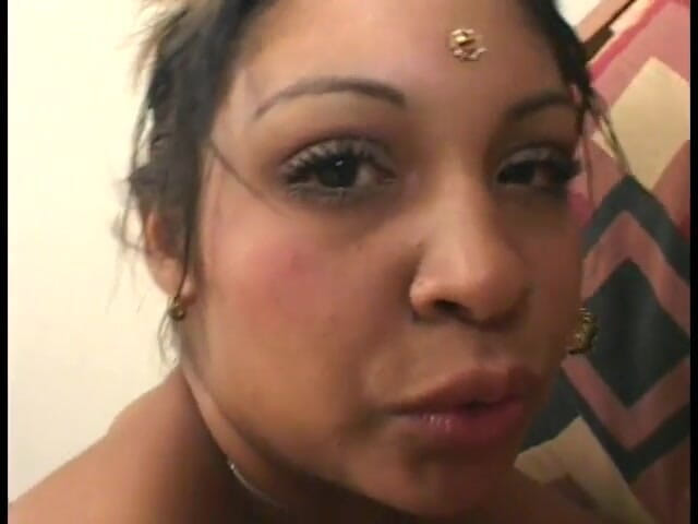Indian Goddesses: Superba frumusețe indiană Bindi este fericită să se întâlnească cu cârnați...