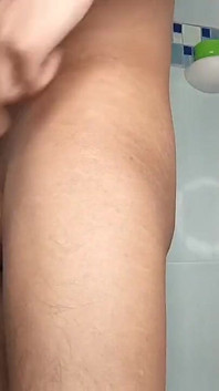 PROČ NECHCEŠ JÍT DOVNITŘ? Ve sprše se mnou, nebo uvnitř mě? Boční pohled