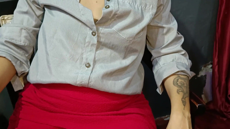 Queensofthefeet: Die Sekretärin hat Sex mit einem Mann, den sie interviewen...