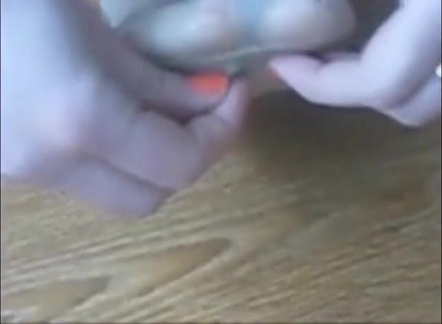 Foot Girls: Crushing small soldier toy