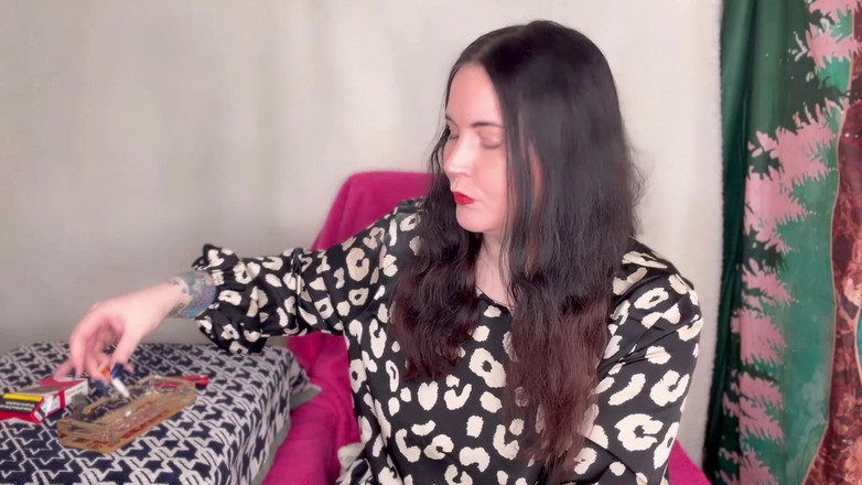 MissFFW: Miss ffw fuma in un vestito estivo