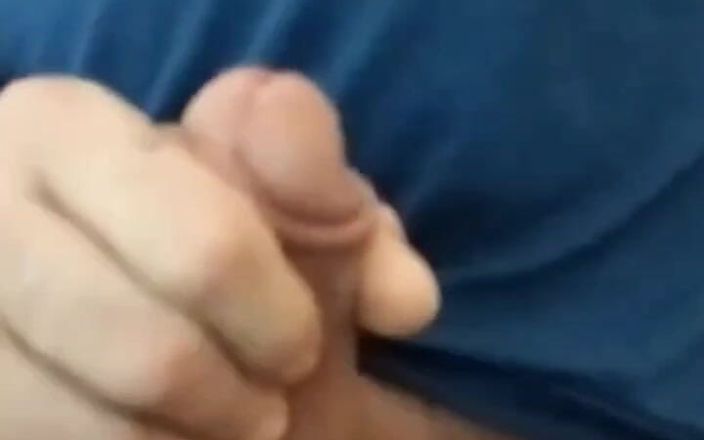 Beegjohn69: Xuất tinh như một vòi phun nước với một nửa...
