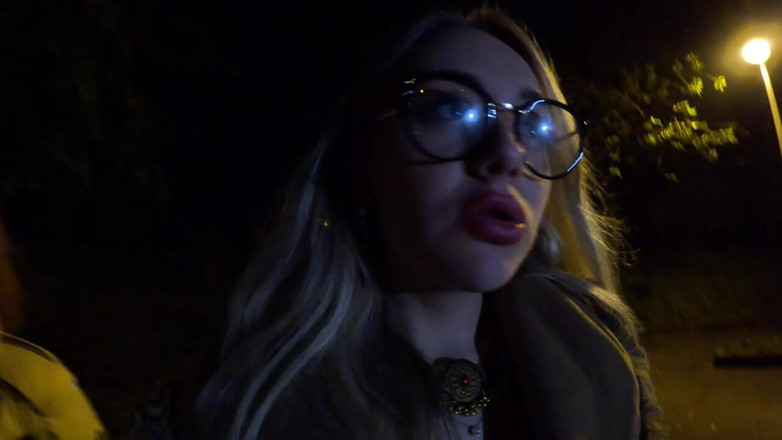 Queen_of_BDSM: Dvě paní ti naplňují pusu!