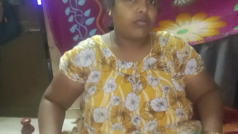 Tamil Anti Uma: भारतीय राष्ट्रीय महिला एकांत में हस्तमैथुन करती है जब उसका तमिल पति घर पर नहीं होता है