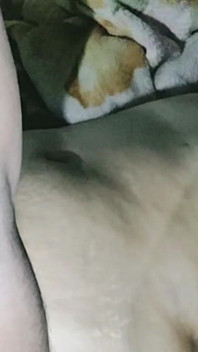 Azgın hintli kadın vücut masajı yapıyor ve sikişiyor