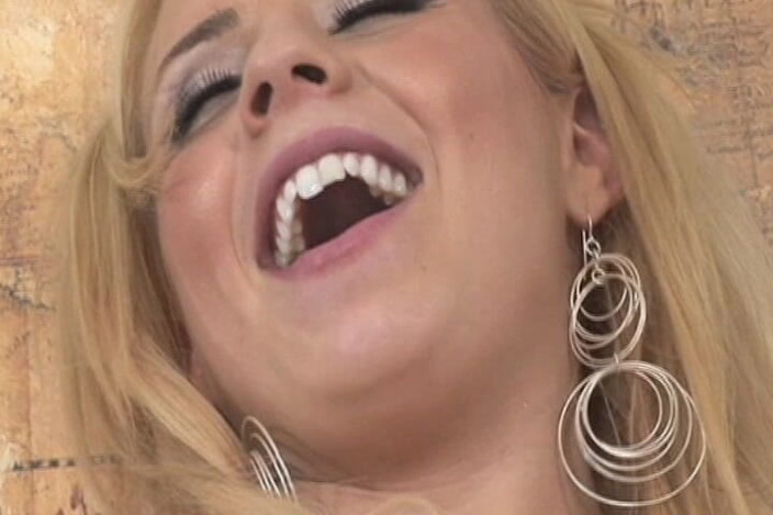 Bitch hunter: Rubia milf negra cazador de pollas toma masivo bbc anal