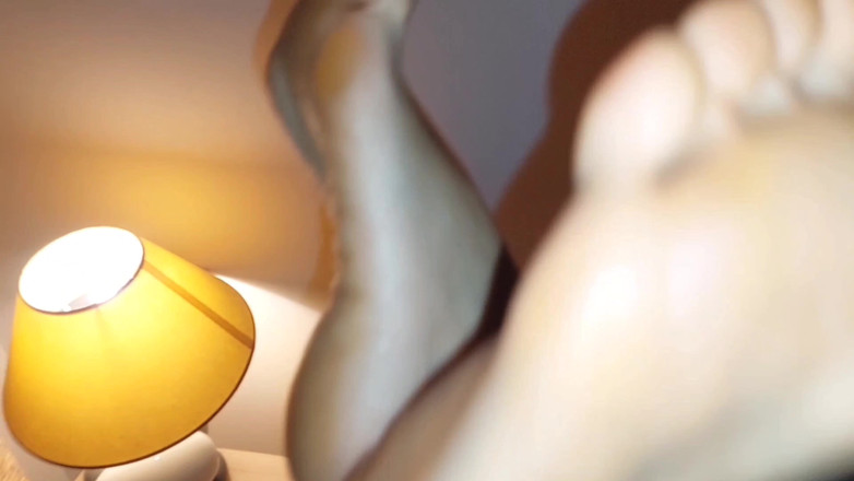 Selena701: Amatérská blondýna manželka si užívá fetiš na nohy a sexy...