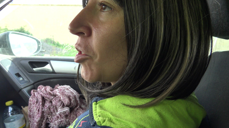 Stepmom Susan: Madrasta amadora dá ao enteado uma punheta para seu aniversário...