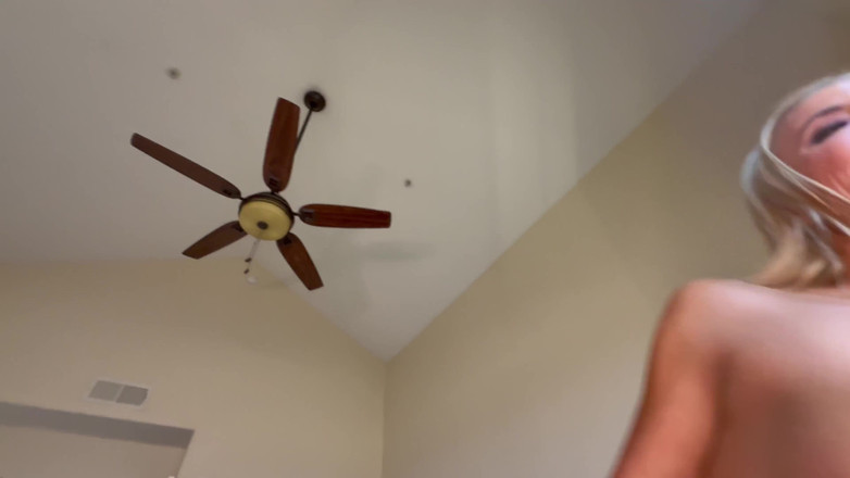 Sensual productions: Güzel sarışın ünlü spontane seks kaseti yapıyor