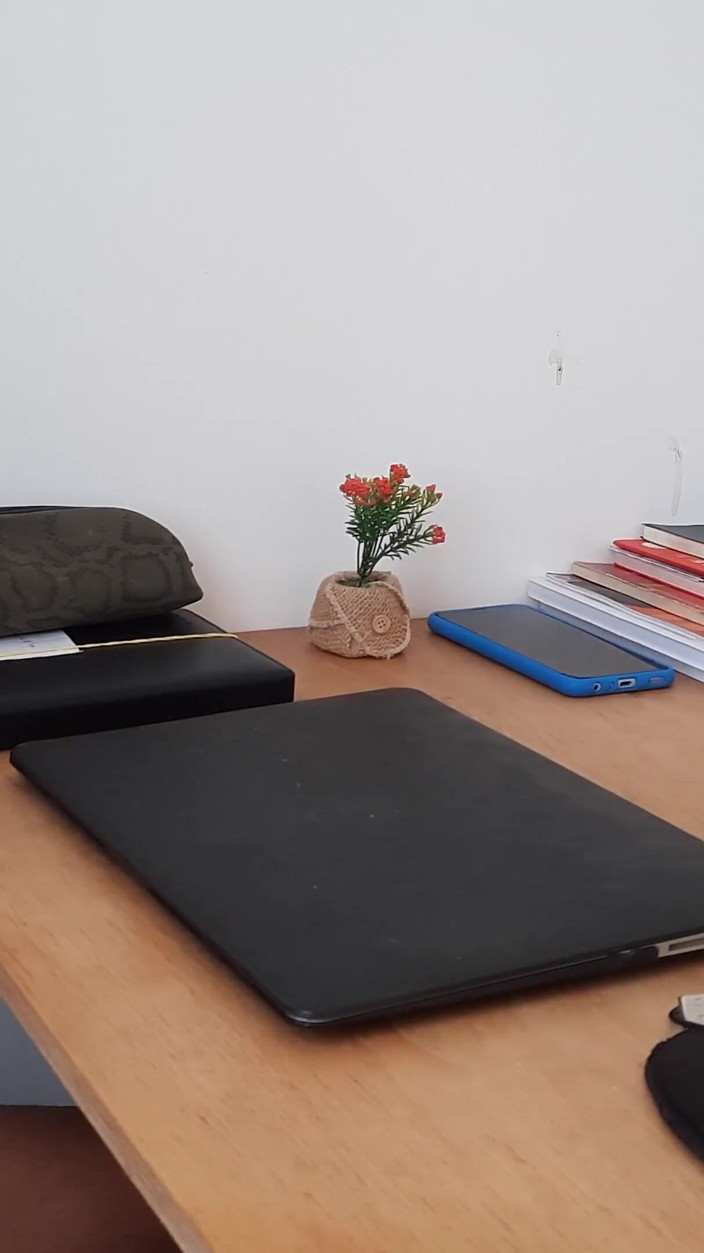 UtopianHumor507: Evli bir kadın sürpriz yatırım aldı