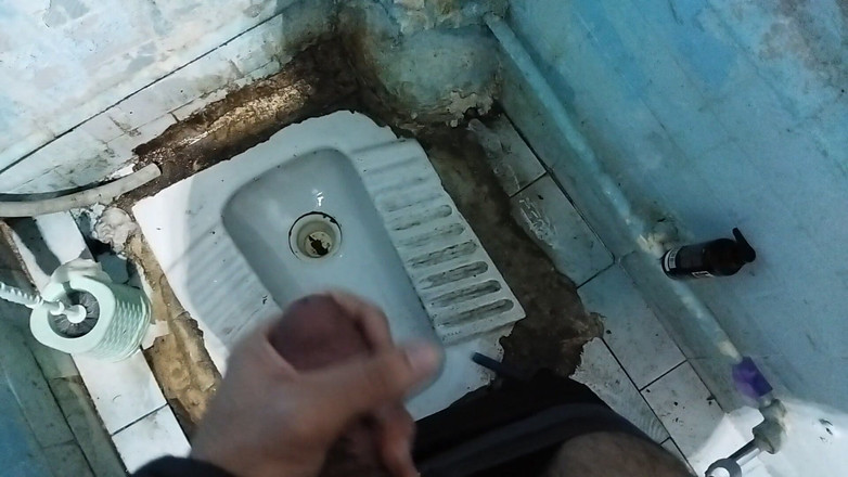 Zaid: 在浴室里用漂亮又大的自慰