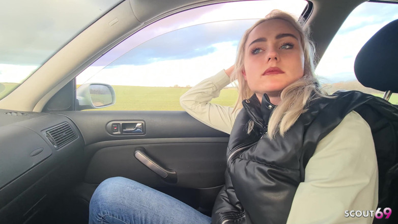 Scout69: Autostopistă blondă germană agață și se fute riscant cu vedere la...