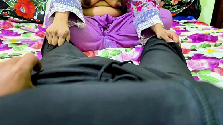 Faryal: Indická Desi Hot Bhabi - čisté hindské sprosté řeči
