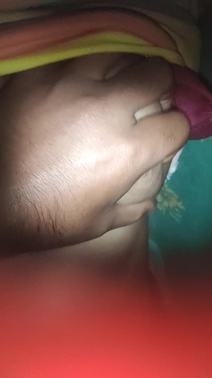 Momib45: Hayran göğüslerime basıyor ve emiyor