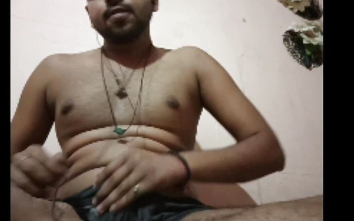 IsmaatDeva: O mare ratată virgină care nu știe cum să facă sex încearcă...