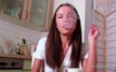 Lucy Van Angel: Фетиш куріння та лоскотання ніг