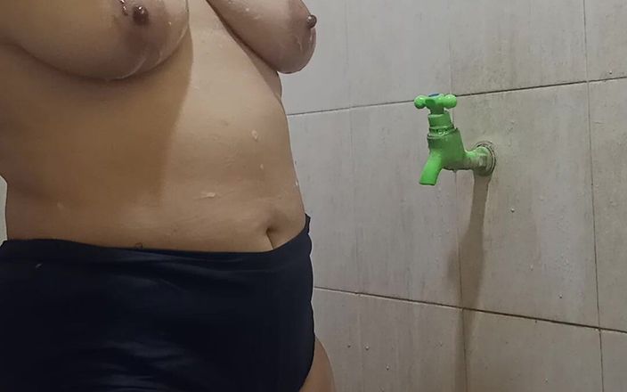 Vaginabig88: Fă o baie cu cumnata ta până la Crot partea 1