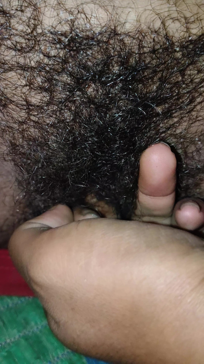 Pompi Majumdar: Hot Sexy Bhabhi
