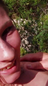 Alyssa wild brünette mit natürlichen titten fickt und gibt Robin Reid einen tiefen blowjob - Premium!