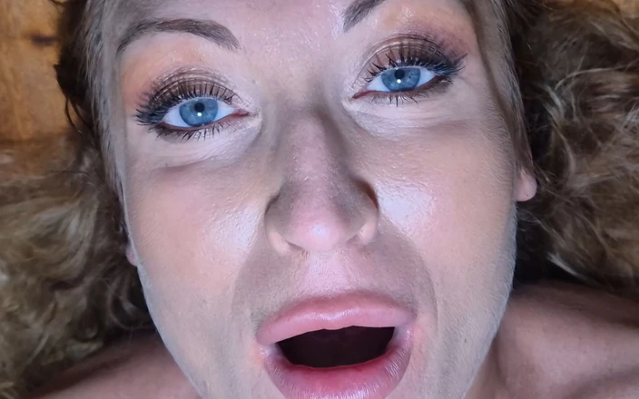 Wanilianna: ストッキングを着た完璧な潮吹き者