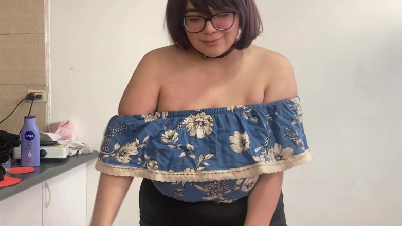Isabelle Myers BBW: Mencuba Pakaian untuk Awak