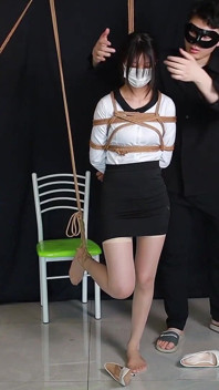 Fidanzata erotica OL, gioco di bondage con la corda