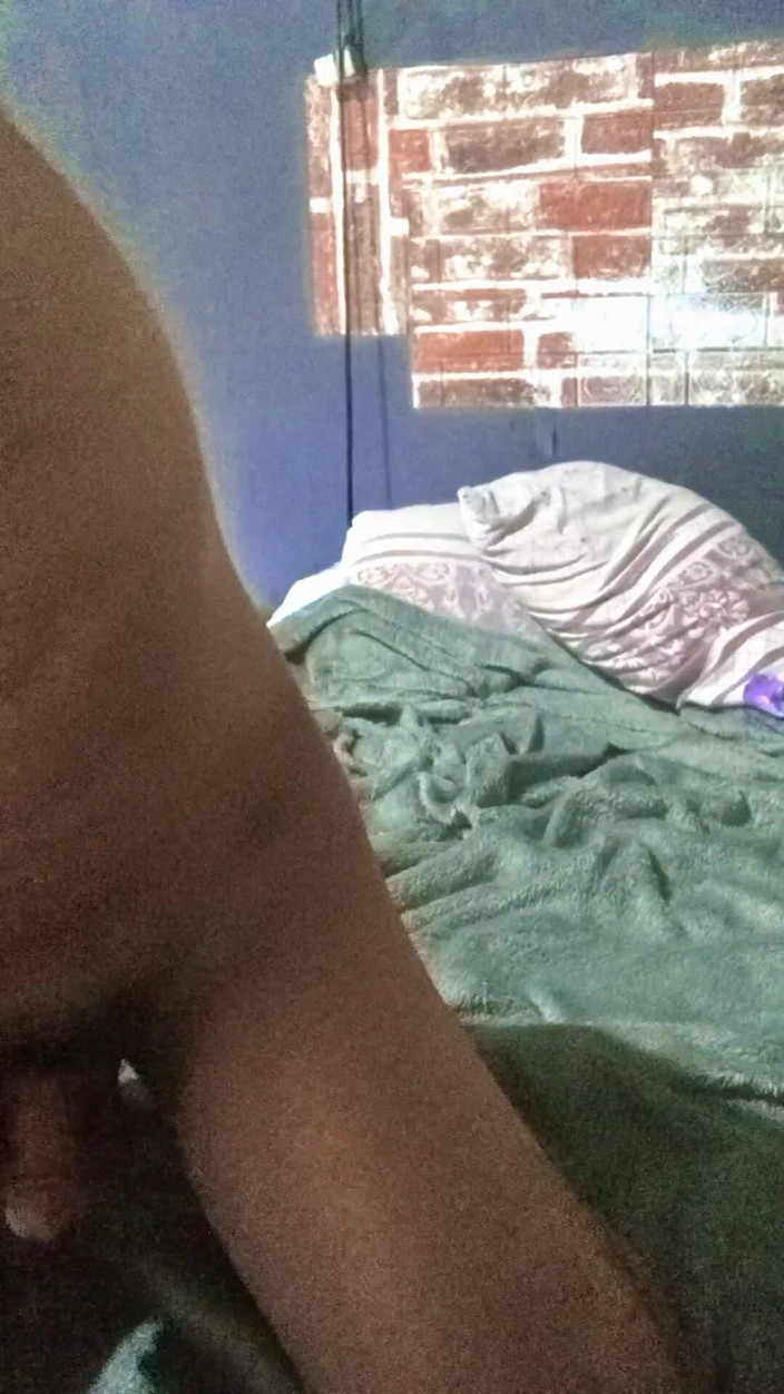 Rouge_eastson: Twink spelar sin leksak