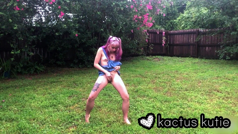 kactus kutie: Đi tiểu và ngớ ngẩn trong mưa