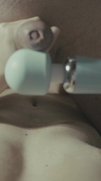 Zuerst Bringe Ich Ihn Mit Meinem Vibrator Zum Orgasmus, Dann Benutze Ich Ihn Für Mich Selbst