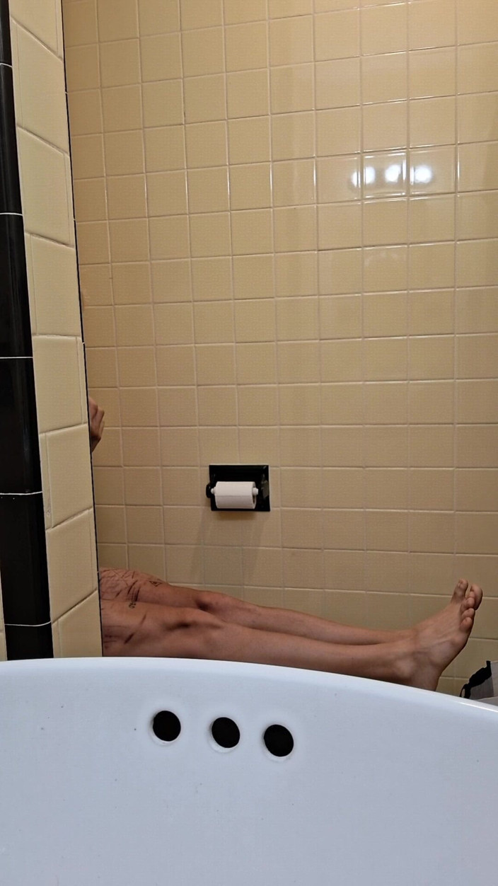 Vovxxx: Showering and Peeing
