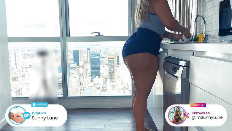 Suny Lune: Latina Služka saje mého ptáka a nech mě ošukat její...