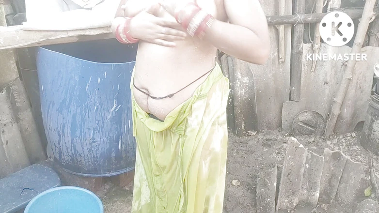 Anita yadav: Hot boobs of Indian house wife