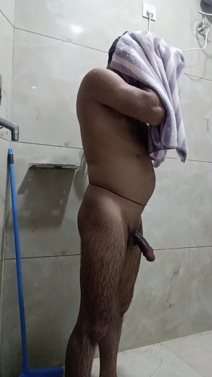 Rajasthani-old-lover: Desi hete man geniet van douche en masterbatieshow met buurman...