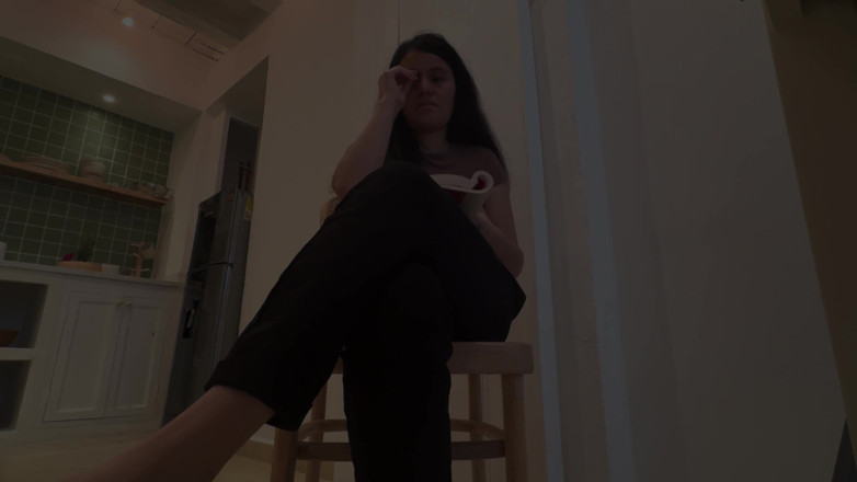 scarlettandc: Chcesz włożyć to w ten mały tyłek, chcemy zobaczyć twojego...