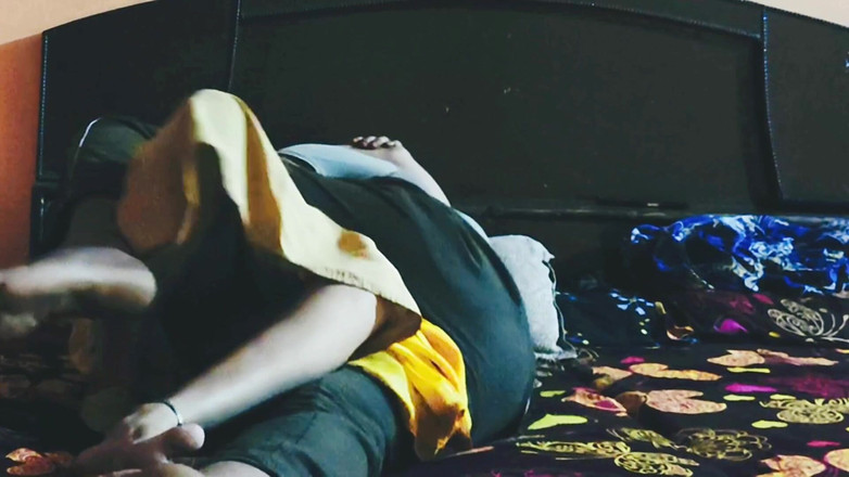 Janvibhabhii: Mädchen fickte mit ihrem schwiegervater, während ihr ehemann bei der...