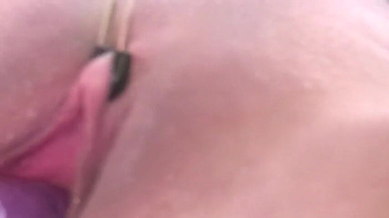 Real Amateur Sluts: 배 오두막에서 자위하는 샌디 폭스!