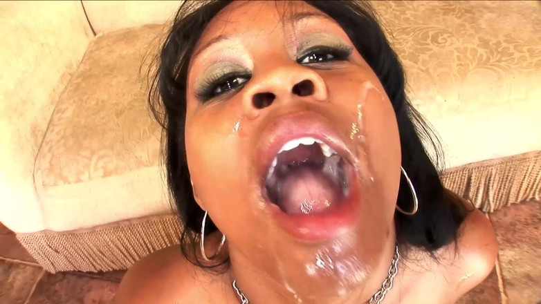 MILF and Big Wet Tits XXX: Cewek semok kulit hitam pecinta kontol raksasa di-gangbang habis-habisan