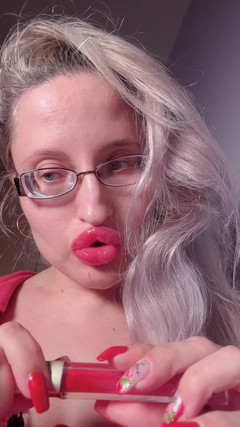 FinDom Goaldigger: Bimbo red lipgloss terikat