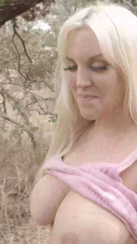 Rubia tetona Fesser quiere tener un juego en el campo al aire libre