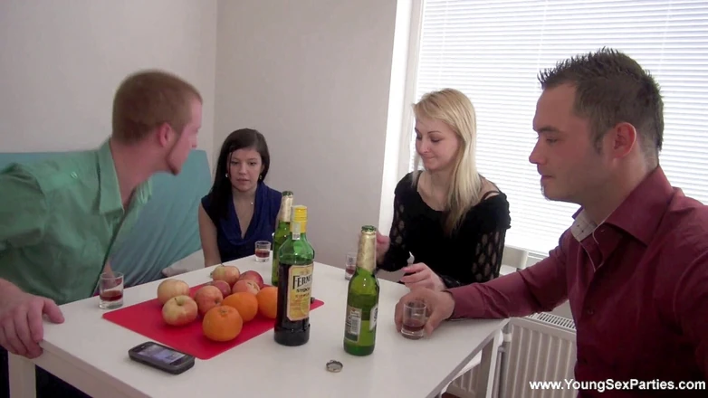 Young Sex Parties: Berkongkek dengan jiran
