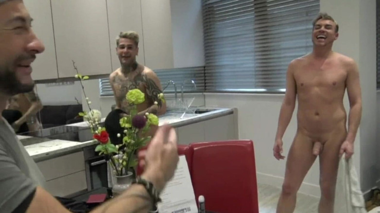 French Twinks Amator videos: Hai người đàn ông Anh đẹp trai làm tình mà không dùng bao...