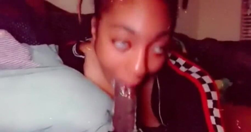 Fijii pornbox: Cosplayci genç kız bazı gırtlağına kadar alma videoları için geliyor