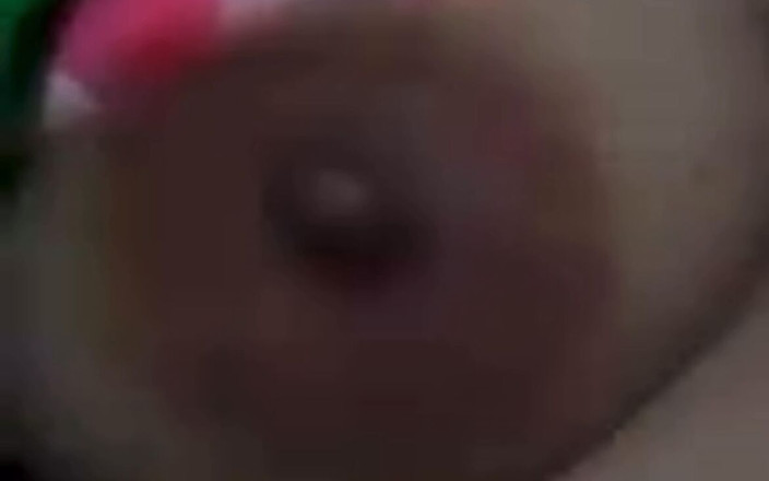 Kiran602: 영상 통화 중 남친에게 젖탱이를 보여줬어