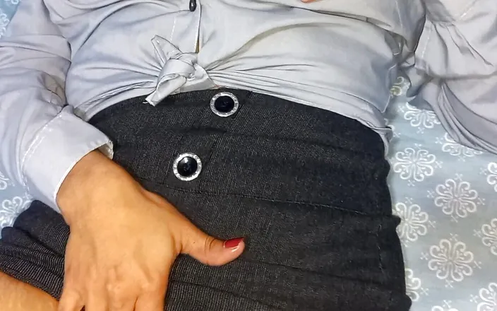 PATY PATY: College Doesn't Want to Study and Decides to Masturbate