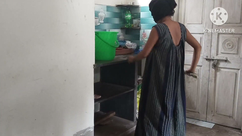 Nyke: Kamwali Ko Mast Chooda Chotte Babu Ne