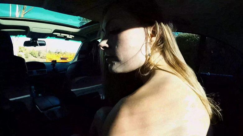 SaintPorn: Âm hộ cạo chặt chẽ của Sadie được liếm, móc cua...