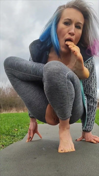Pés leggings dildo preto, ao ar livre, natural, esguicho