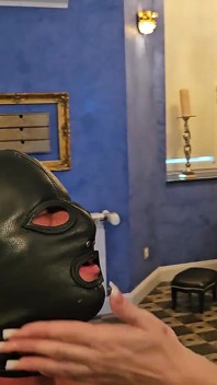 Miss Alessa Milano met de zweep op je knieën deel 3