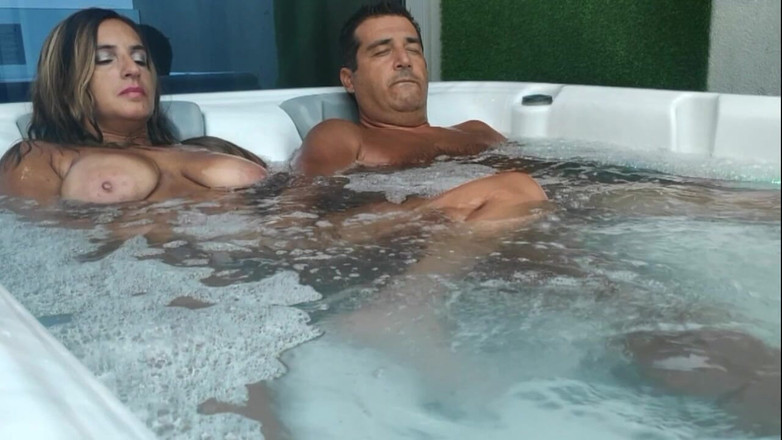 DreamStudioCouple: Bể sục nóng bỏng 2