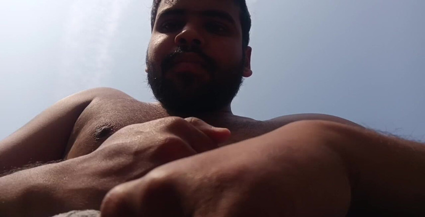 IsmaatDeva: テラスで満喫の楽しさを感じながら、めちゃくちゃ熱いビデオを見ている
